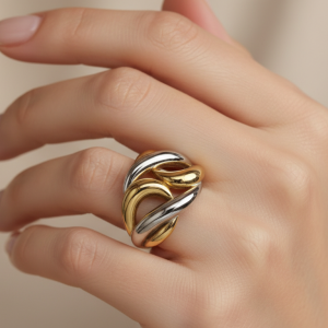 anillo dorado plateado